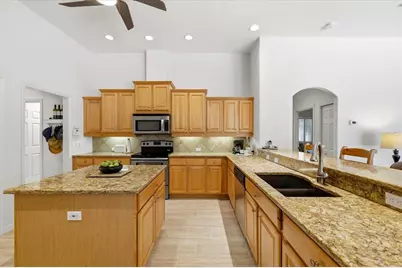 10010 Cherry Hills Avenue Circle, Bradenton, FL 34202 - Photo 12