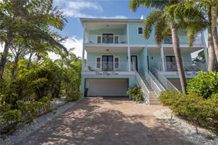 105 4th St S, Bradenton Beach, FL 34217 - Photo 2