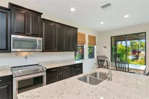 5587 Foxtail Palm Ln, Sarasota, FL 34233 - Photo 10