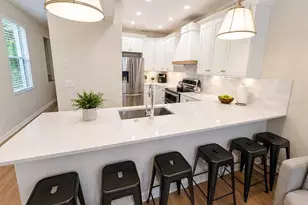 330 Lang Ct N, Saint Petersburg, FL 33701 - Photo 2