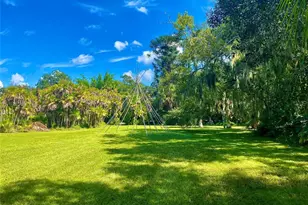 7808 34th Ct E, Sarasota, FL 34243 - Photo 14