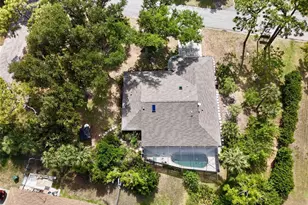 98 Hourglass Dr, Venice, FL 34293 - Photo 2