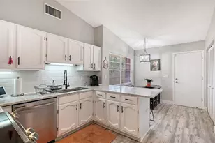 5649 Westwind Ln, Sarasota, FL 34231 - Photo 8
