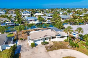 512 Key Royale Dr, Holmes Beach, FL 34217 - Photo 8
