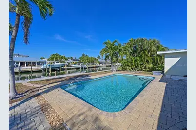 512 Key Royale Drive, Holmes Beach, FL 34217 - Photo 4