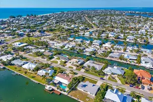 512 Key Royale Dr, Holmes Beach, FL 34217 - Photo 10