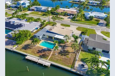 512 Key Royale Drive, Holmes Beach, FL 34217 - Photo 26