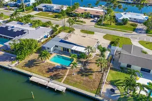 512 Key Royale Dr, Holmes Beach, FL 34217 - Photo 26