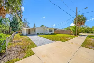 6908 11th Ave E, Palmetto, FL 34221 - Photo 8