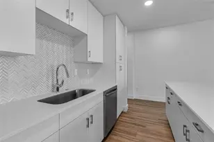 1703 N Tamiami Trl, Sarasota, FL 34234 - Photo 6