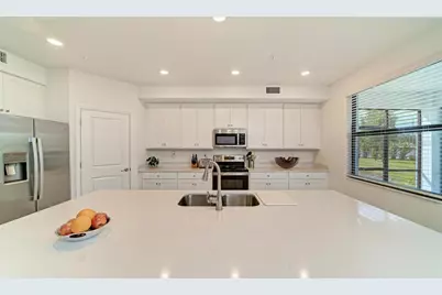 5687 N Honore Avenue #411, Sarasota, FL 34243 - Photo 10