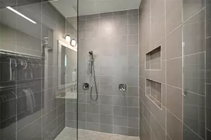 8092 Grande Shores Dr, Sarasota, FL 34240 - Photo 22