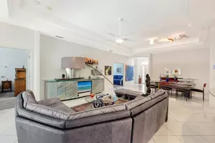 6730 W Country Club Ln, Sarasota, FL 34243 - Photo 12