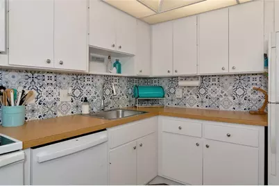 7461 W Country Club Drive N #203, Sarasota, FL 34243 - Photo 10