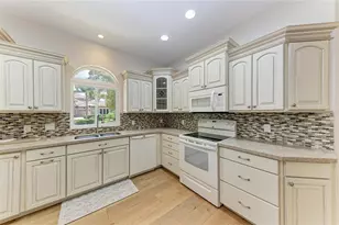 347 Bayshore Dr, Osprey, FL 34229 - Photo 10