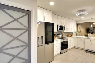 4034 Wilshire Cir E, Sarasota, FL 34238 - Photo 8