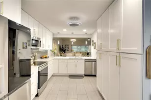 4034 Wilshire Cir E, Sarasota, FL 34238 - Photo 6