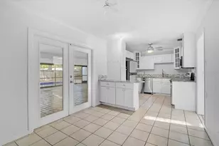 345 S Tuttle Ave, Sarasota, FL 34237 - Photo 2