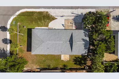 204 29th Street, Holmes Beach, FL 34217 - Photo 2