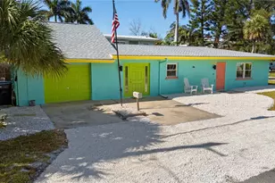 204 29th St, Holmes Beach, FL 34217 - Photo 8