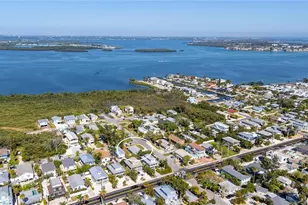204 29th St, Holmes Beach, FL 34217 - Photo 36