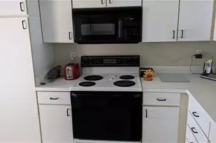 9300 Clubside Cir, Sarasota, FL 34238 - Photo 4