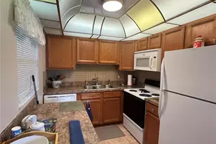 1811 Bedford Ln, Sun City Center, FL 33573 - Photo 6