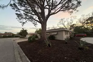 5004 Medalist Rd, Sarasota, FL 34243 - Photo 6