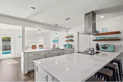 2572 Jefferson Circle, Sarasota, FL 34239 - Photo 10