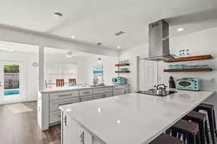 2572 Jefferson Cir, Sarasota, FL 34239 - Photo 10