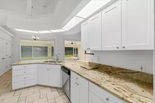 5628 Woodwind Hills Dr, Lakeland, FL 33812 - Photo 10
