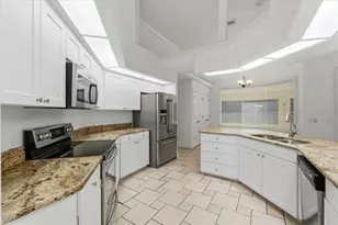 5628 Woodwind Hills Dr, Lakeland, FL 33812 - Photo 10