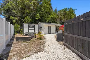 831 Winter Garden Dr, Sarasota, FL 34243 - Photo 14