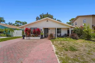 831 Winter Garden Dr, Sarasota, FL 34243 - Photo 2