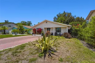 831 Winter Garden Dr, Sarasota, FL 34243 - Photo 24