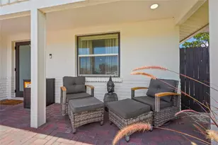 831 Winter Garden Dr, Sarasota, FL 34243 - Photo 2