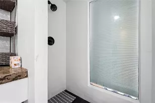 831 Winter Garden Dr, Sarasota, FL 34243 - Photo 20