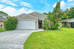 361 Bearded Oaks Cir, Sarasota, FL 34232 - Photo 2