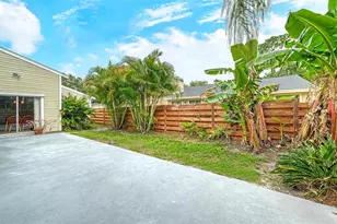 361 Bearded Oaks Cir, Sarasota, FL 34232 - Photo 20