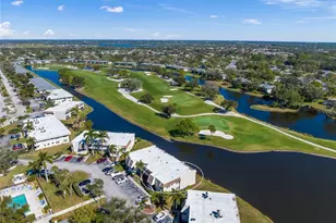 7193 W Country Club Dr N, Sarasota, FL 34243 - Photo 8