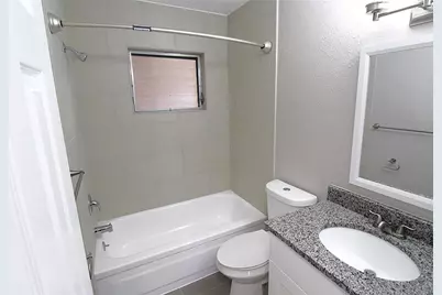 3001 Bee Ridge Road #109, Sarasota, FL 34239 - Photo 8