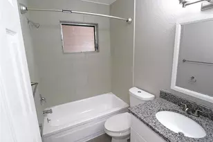 3001 Bee Ridge Rd, Sarasota, FL 34239 - Photo 8