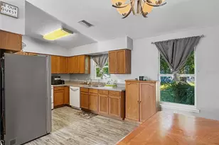 38932 Central Ave, Zephyrhills, FL 33540 - Photo 6