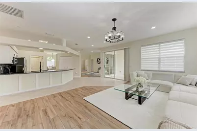 7327 38th Court East, Sarasota, FL 34243 - Photo 12