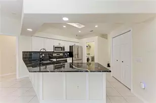 7327 38th Ct E, Sarasota, FL 34243 - Photo 14