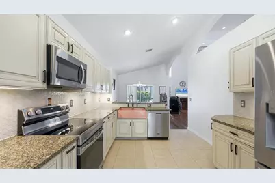 8222 Haven Harbour Way, Bradenton, FL 34212 - Photo 10