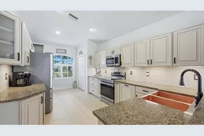 8222 Haven Harbour Way, Bradenton, FL 34212 - Photo 2