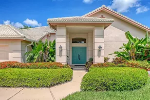 4871 Winterhaven Dr, Sarasota, FL 34233 - Photo 2