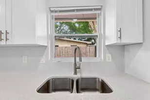 916 Pattison Ave, Sarasota, FL 34237 - Photo 20