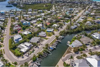 221 85th Street, Holmes Beach, FL 34217 - Photo 4